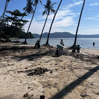 Program Pembersihan Pantai Beach Clean Up 2