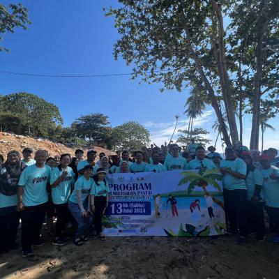 Program Pembersihan Pantai Beach Clean Up 7