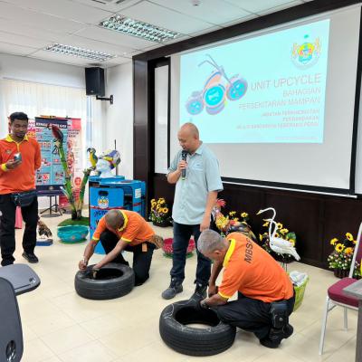 Taklimat Pengasingan Sisa Di Punca Dan Pameran Upcycle Kepada Pelajar Baru Di 3