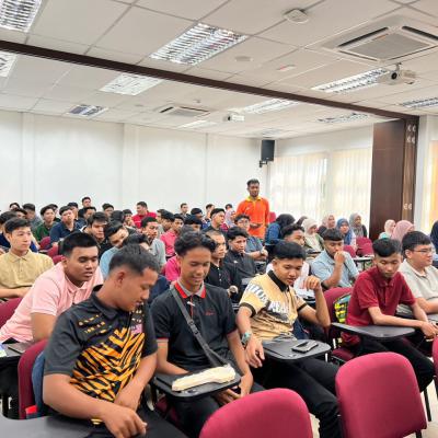 Taklimat Pengasingan Sisa Di Punca Dan Pameran Upcycle Kepada Pelajar Baru Di 5