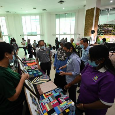 Majlis Penyerahan Perca Kain Kepada Komuniti Oleh South Island Garment 10