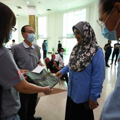 Majlis Penyerahan Perca Kain Kepada Komuniti Oleh South Island Garment 8