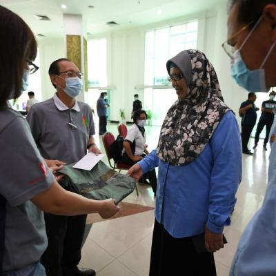 Majlis Penyerahan Perca Kain Kepada Komuniti Oleh South Island Garment 9