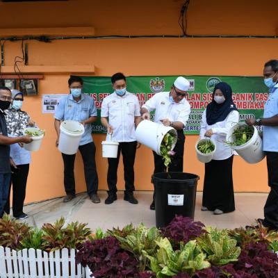 Pelancaran Pengumpulan Sisa Organik Pasar Awam Kepala Batas 10