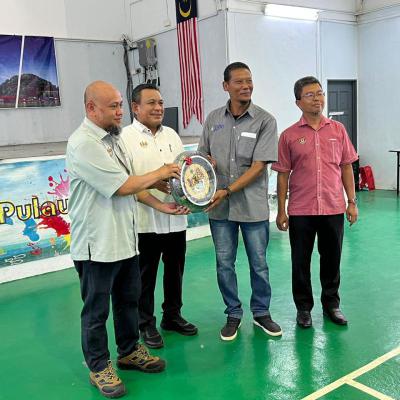 Penyerahan Kerusi Batu di Pulau Aman