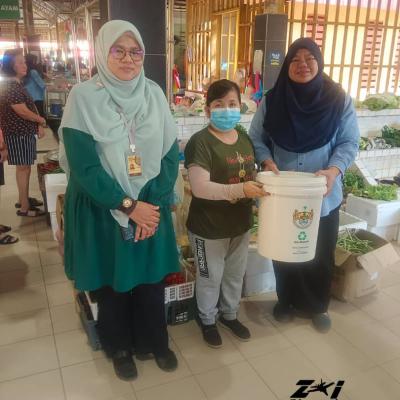 Penyerahan Tong Sisa Organik Kepada Gerai Say 6