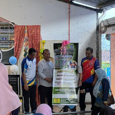 Penyerahan Sangkar Kitar Semula Di Sk Sungai Dua 2