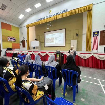 Taklimat Pengasingan Sisa Di Punca Kolej Tingkatan Enam Desa Murni 1