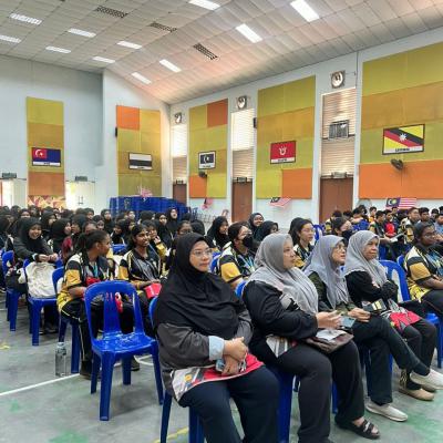 Taklimat Pengasingan Sisa Di Punca Kolej Tingkatan Enam Desa Murni 2