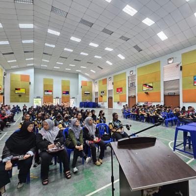 Taklimat Pengasingan Sisa Di Punca Kolej Tingkatan Enam Desa Murni 3